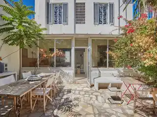 Delightful Property Steps to the Mediterranean