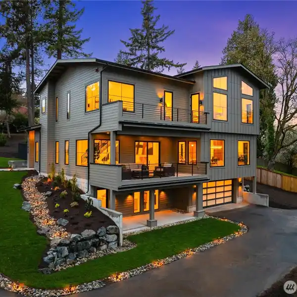 NEWLY COMPLETED CONTEMPORARY HOME