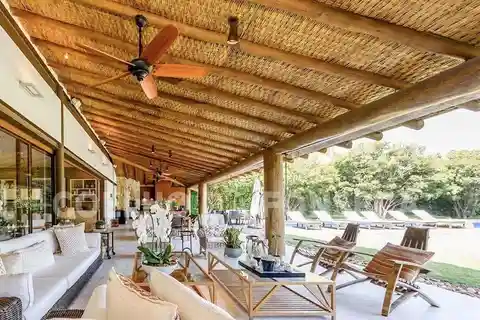 Beautiful Home Facing the Golf Course