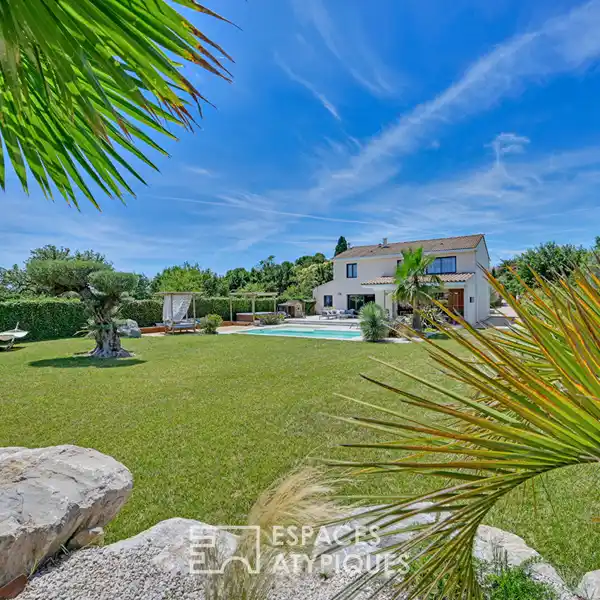 ELEGANT AND REFINED VILLA IN A POPULAR LOCATION