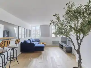 Charming Completely Renovated Apartment