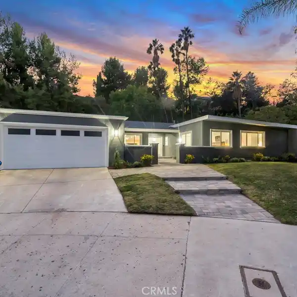 MODERN OPEN-CONCEPT HOME WITH DESIGNER KITCHEN & SUNSET VIEWS