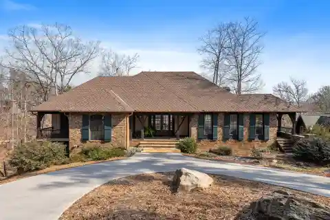 Distinguished Lake Keowee Living