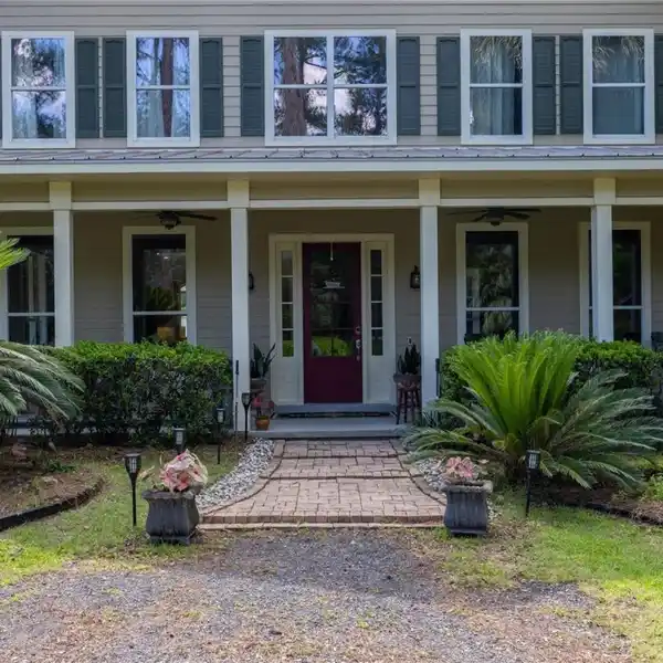 SPACIOUS CUSTOM HOME IN A PEACEFUL SETTING