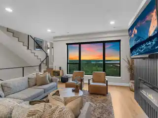 Modern Townhome with Rooftop Patio