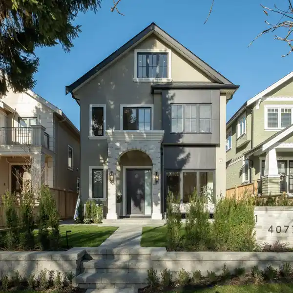 ELEGANT HALF DUPLEX IN PRIME DUNBAR