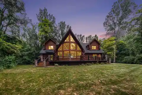 Stunning Custom Cedar Home on Private Sanctuary