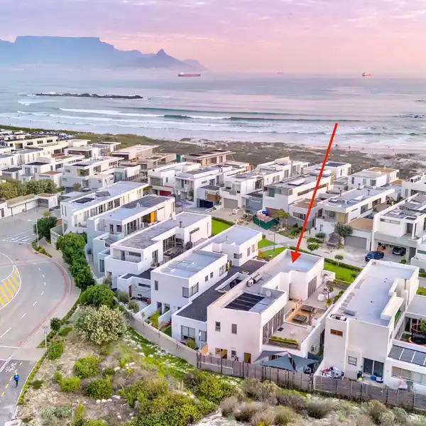 LUXURIOUS ESTATE LIVING AT WATERS EDGE - BIG BAY