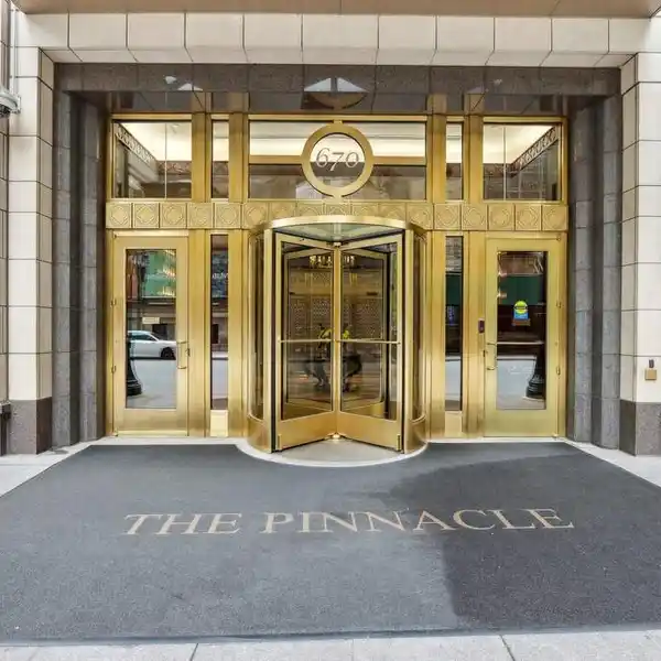 BEAUTIFUL CONDO WITH MAGNIFICENT VIEWS OF THE CITY