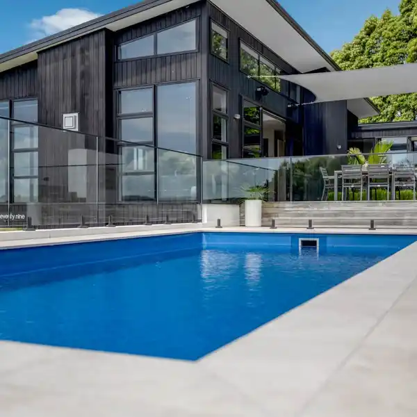 SPACIOUS MODERN COUNTRY HOME