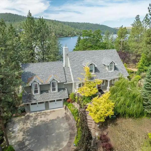 REMARKABLE ONE-ACRE WATERFRONT ESTATE