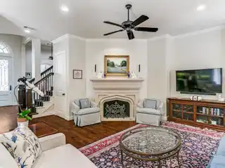 Beautiful Transitional Home in Prestigious Lake Forest