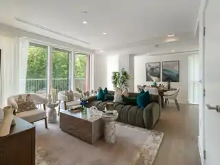 Modern Empire House Apartment with City Views