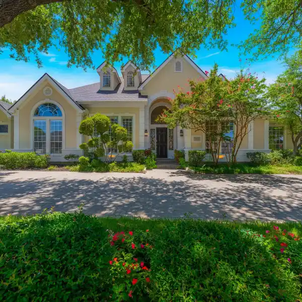 PRIVATE RESORT IN THE HEART OF BRIAR RIDGE ESTATES