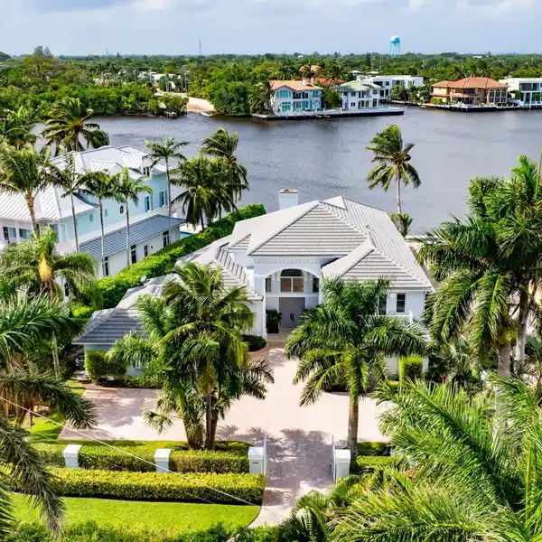 PEACE AND PRIVACY ON THE INTRACOASTAL