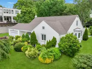 Beautiful Expanded Ranch in Saddle Rock