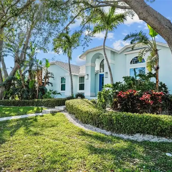 EXQUISITE TROPICAL PARADISE IN TIERRA VERDE