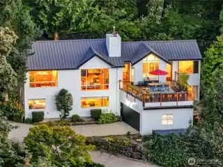 Distinguished Residence in Interlaken Park