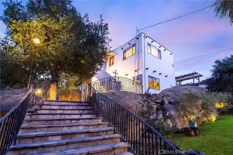 Vaulted Ceilings and Exposed Wood Beam Elegance