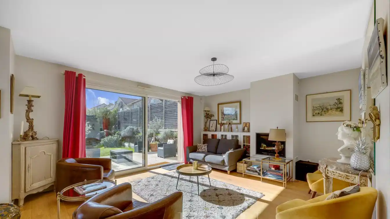 Bright Contemporary Property
