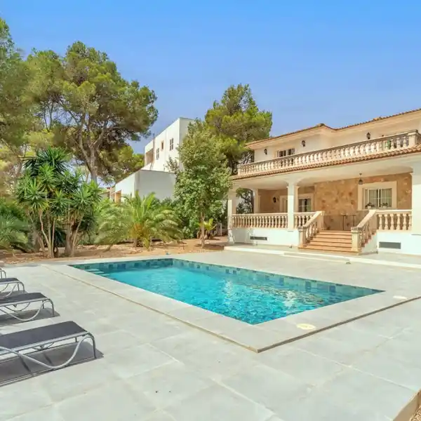 MEDITERRANEAN VILLA WITH POOL