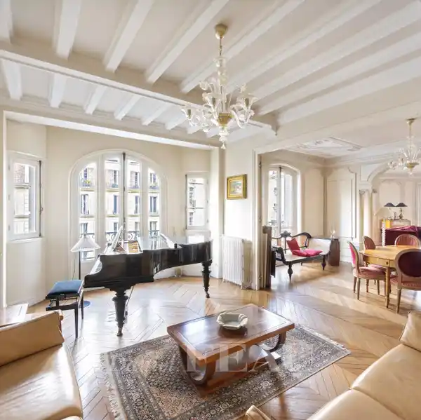 SPACIOUS APARTMENT WITH AN EXCELLENT PLAN
