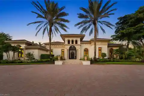 Exquisite Supremely Detailed Colonial Revival