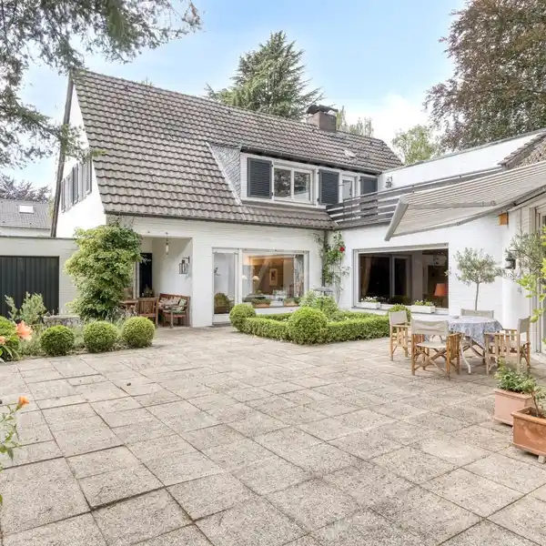 STYLISH PROPERTY WITH CHARACTER