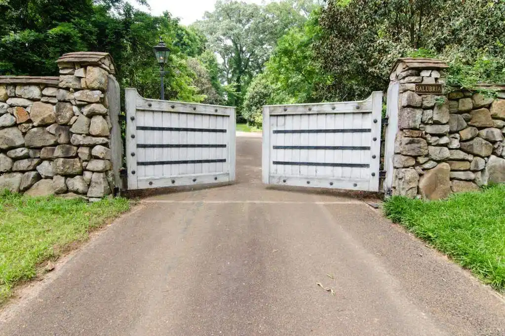 Extraordinary 15-acre Property