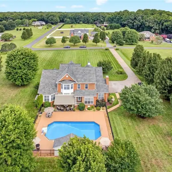 GRACIOUS CUSTOM BUILT QUARTER MILL COLONIAL