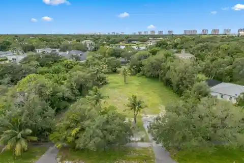 Build Your Dream Home on a Desirable Street