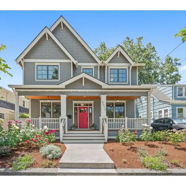 LUXURY PORTLAND BUNGALOW WITH PRIVATE BACKYARD