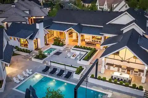 Stunning Modern Retreat in Eagle