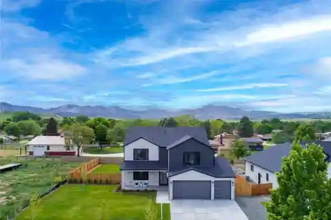 Modern Mountain Retreat with Stunning Outdoor Living