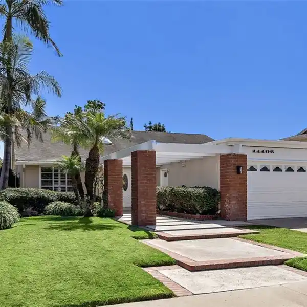 STUNNING SINGLE-STORY GEM IN PARKSIDE ESTATES