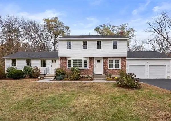 BEAUTIFUL NEWLY UPDATED COLONIAL ON 1.4 PRIVATE ACRES
