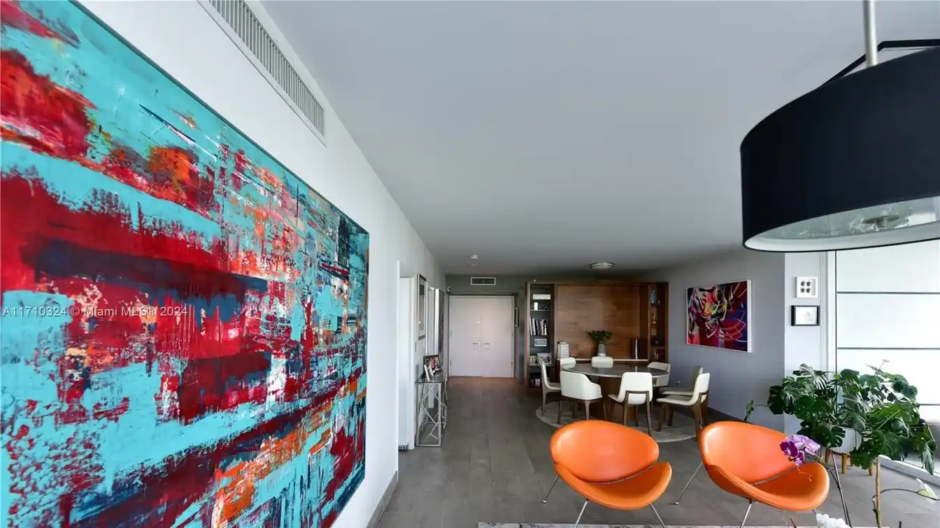 Unique Apartment at Bristol Towers