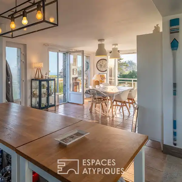 CHARACTERFUL HOUSE FACING THE OCEAN