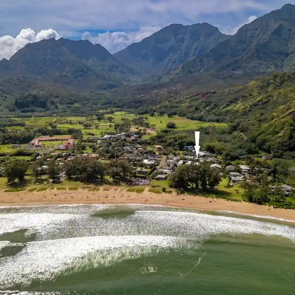 WELL-MAINTAINED FAMILY HOME IN A PRIME HANALEI LOCATION