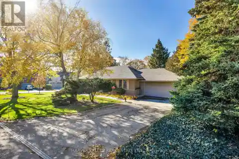 Stunning Detached Ranch Bungalow with Modern Updates