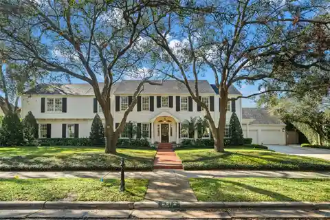 Beautifully Updated Golfview Estate