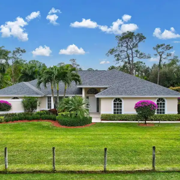 TROPICAL RETREAT IN JUPITER FARMS