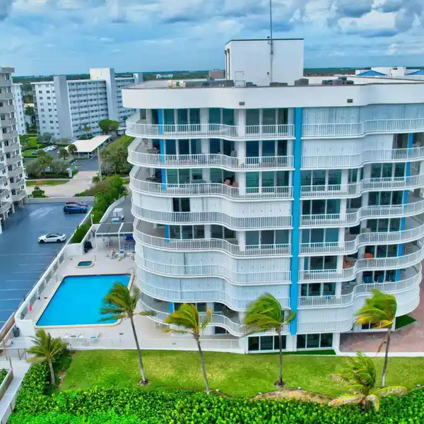 STUNNING CORNER UNIT IN BOUTIQUE OCEANFRONT BUILDING