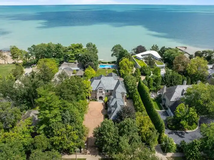 In-town Premier Winnetka Lakefront Estate