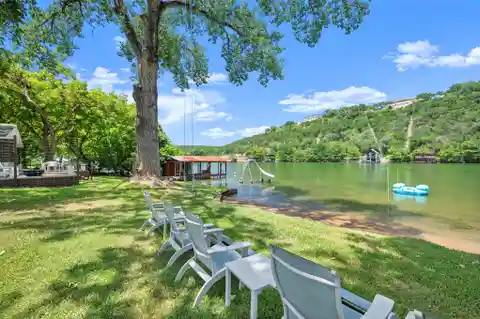 Charming Waterfront Retreat