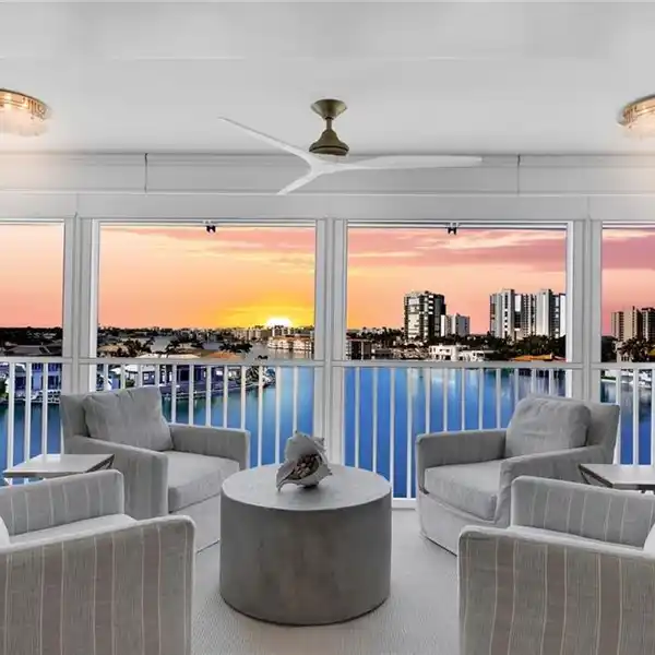 BEAUTIFULLY RENOVATED SIXTH-FLOOR END UNIT