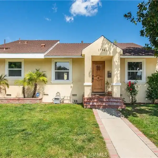 CHARMING HOME IN PRIME LOCATION