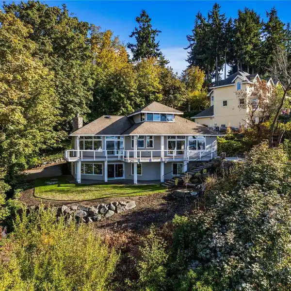 CUSTOM-BUILT WATERFRONT HOME WITH UNOBSTRUCTED VIEWS