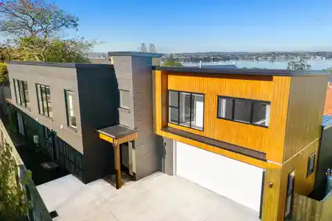 Designer Living in Sought-After Coastal Pocket