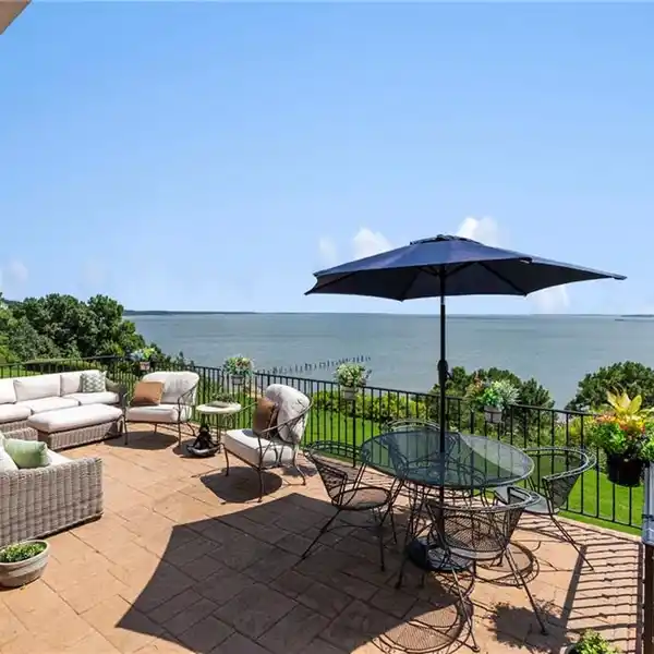 RIVERFRONT LUXURY IN KINGSMILL